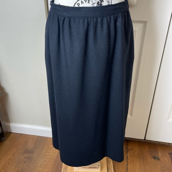 VTG Bretton Place 100% wool 2- piece Jacket And Skirt Set size 8-10 Women’s - Picture 12 of 16